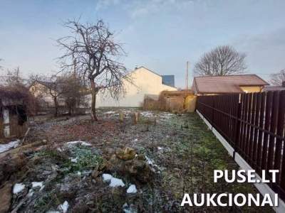 1/4 dalis gyvenamojo namo Šiauliuose, Aukštoji g. 27, su ūkiniais pastatais ir žemės sklypu, pradinė kaina 2052 EUR