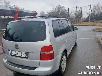 Keleivinis automobilis VOLKSWAGEN TOURAN antstolių varžytynėse nuo 1360 EUR