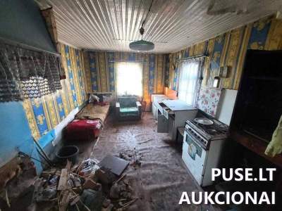 Gyvenamojo namo ir ūkinės paskirties pastatų kompleksas Joniškio rajone, Jauneikiuose, 3700 EUR pradinė kaina