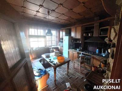 5/8 dalis gyvenamojo namo su žemės sklypu Šiauliuose, Rokiškio g. 4C, pradinė kaina 37544 EUR