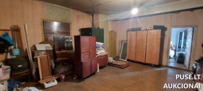 Pusė buto ir ūkiniai pastatai Šiaulių r. Bacaičių k. 1-3, pradinė kaina 409 EUR