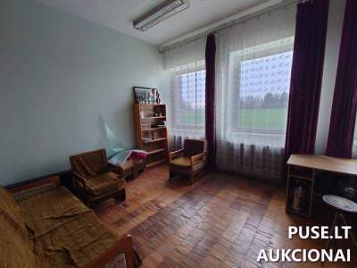 Kultūros namų pastatas parduodamas aukcione Šakių r. sav. Slavikų k. už 20000 EUR