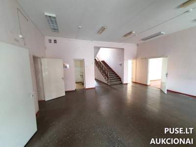 Daugiabokštis pastatas su žemės sklypu Šilutėje, Klaipėdos g. 4, pradinė kaina 146052 EUR