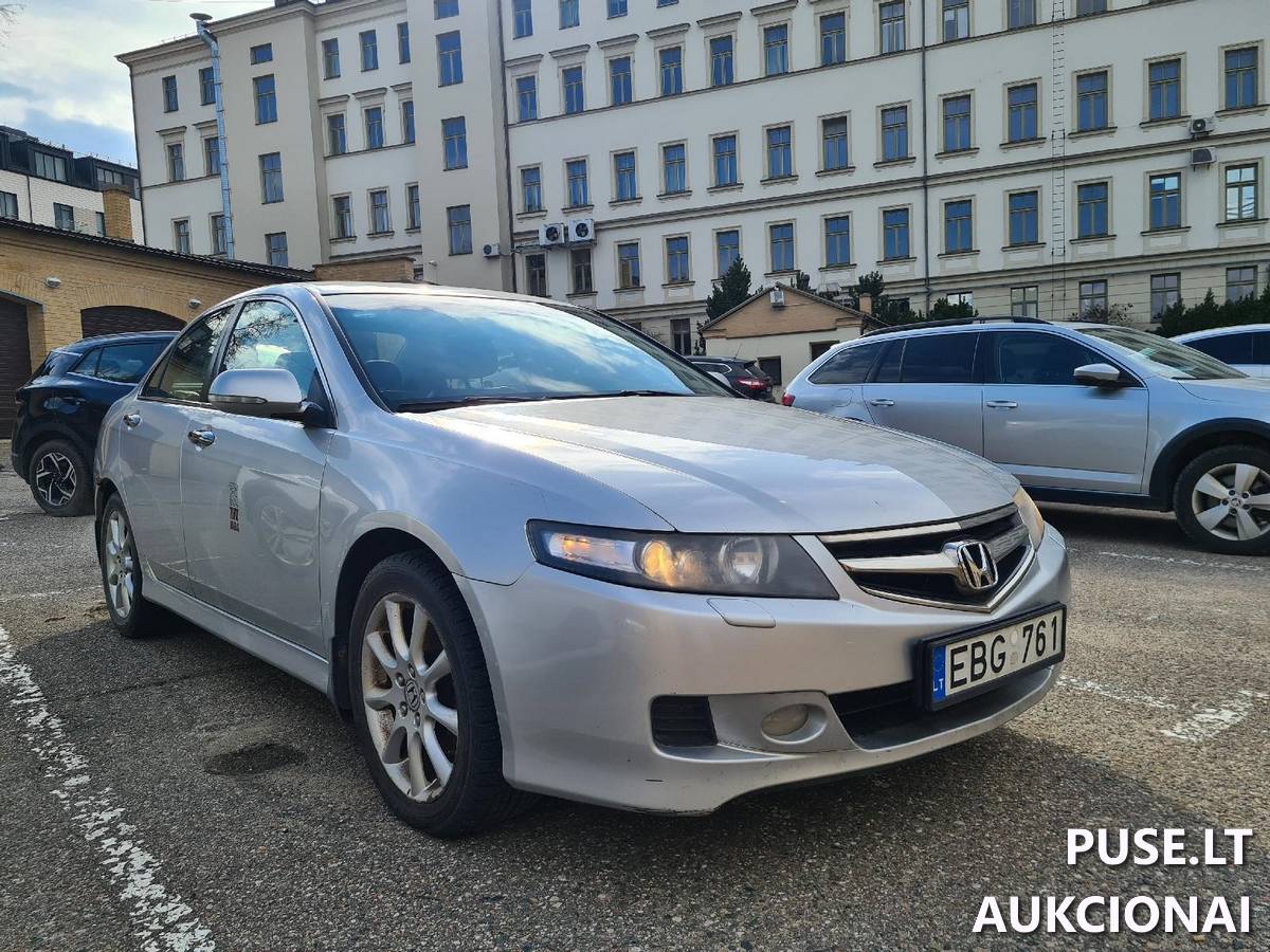 Keleivinis automobilis Honda Accord Keleivinis automobilis 2