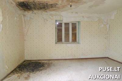 Gyvenamasis namas Vilkaviškio r. sav., Putinų k. 6, parduodamas aukcione nuo 5103 EUR