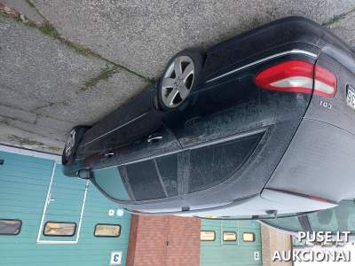 Lengvasis automobilis Mercedes Benz E320 CDI 2004 m. parduodamas aukcione nuo 2500 EUR