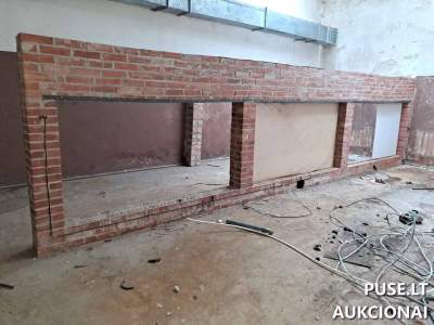 Dirbtuvių pastatas su 1.84 ha sklypo dalimi Aukštadvaryje, Trakų rajone, 160000 EUR pradinė kaina