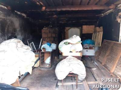 1/2 dalies gyvenamojo namo ir ūkinių pastatų pardavimas Varėnos r. sav., Marcinkonių k. su 1300 EUR pradine kaina