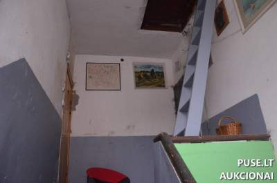 3/100 dalis Rąstinio namo Kaune, Aukštaičių g. 64, parduodama už 3136 EUR