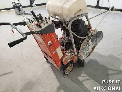 Parduodama HUSQVARNA FS 524 asfalto ir betono pjovimo mašina 2011 metų, pradinė kaina 250 EUR