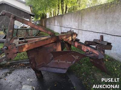 Žemės ūkio padargas - Plūgas parduodamas aukcione Kretingoje nuo 172 EUR