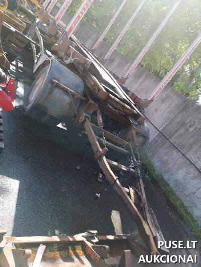 Dviašė medienvežio priekaba 2007 m. aukcionas Kretingoje nuo 2035 EUR