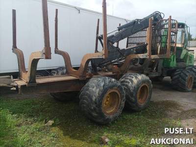 Miškavežė John Deere 2010 m. su defektais parduodama aukcione 18990 EUR