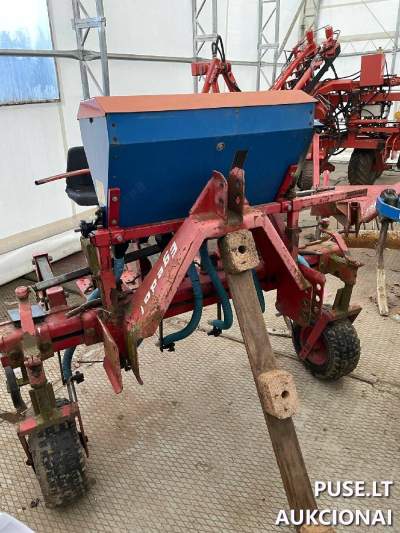 Trąšų barstytuvas-kultivatorius EG parduodamas aukcione už 375 EUR