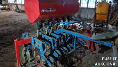 Parduodamas kultivatorius su trąšų barstytuvu Hatzenbichler Rokiškio r. 740 EUR