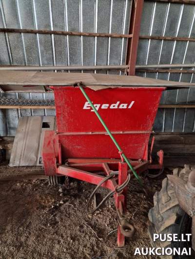 Parduodamas smėlio barstytuvas-mulčiuotojas Inv. nr. 03-2133 aukcione nuo 245 EUR