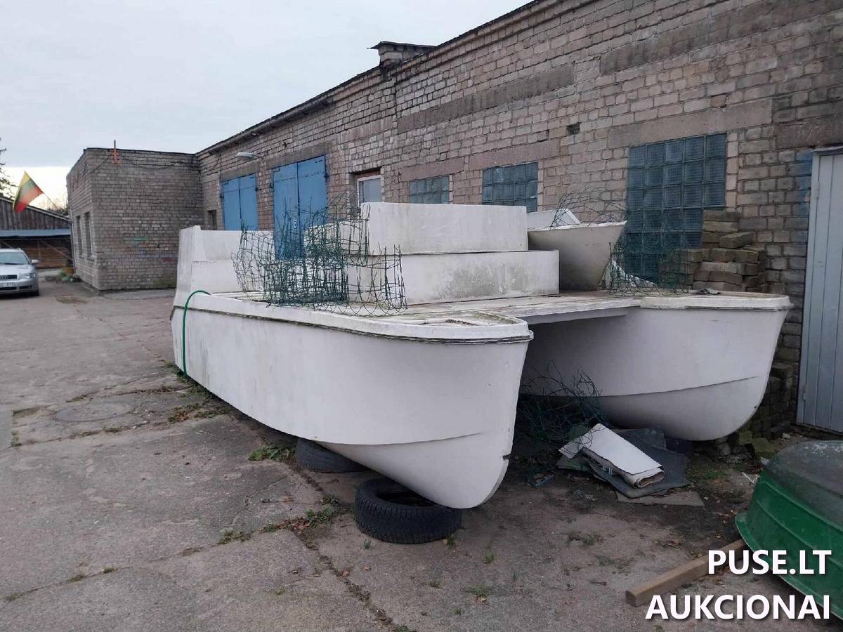 Pontoninis 12 vietų laivas, elektriniai varikliai Toqueedo cruise R (2 vnt.), kolonėlių Caliber CSM16 komplektas Vidaus vandenų laivai ir kiti įrenginiai 2