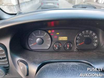 Parduodamas 9 vietų Hyundai-H1 dyzelinis autobusas 2007 m. nuo 2000 EUR