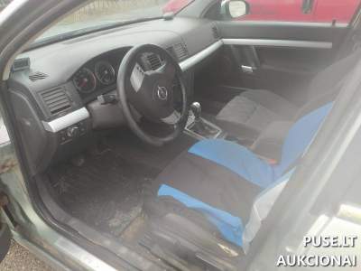 Lengvasis automobilis Opel Vectra 2003 m. su defektais parduodamas viešame aukcione už 230 EUR