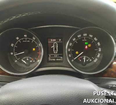 Aukcionas: 2015 metų Škoda Superb automobilis pradine kaina 4500 EUR