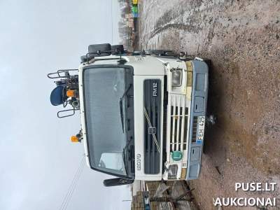 Krovininis automobilis Volvo FM-12 su kranu aukcione nuo 7000 EUR, Kretingoje