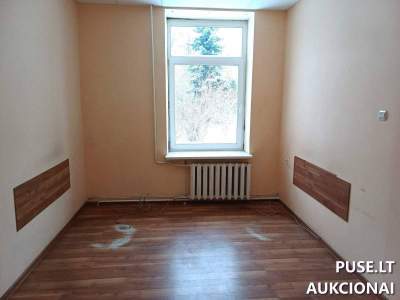 Komercinis turtas Anykščiuose - Veterinarijos gydykla su 0.37 ha sklypu, pradinė kaina 200100 EUR
