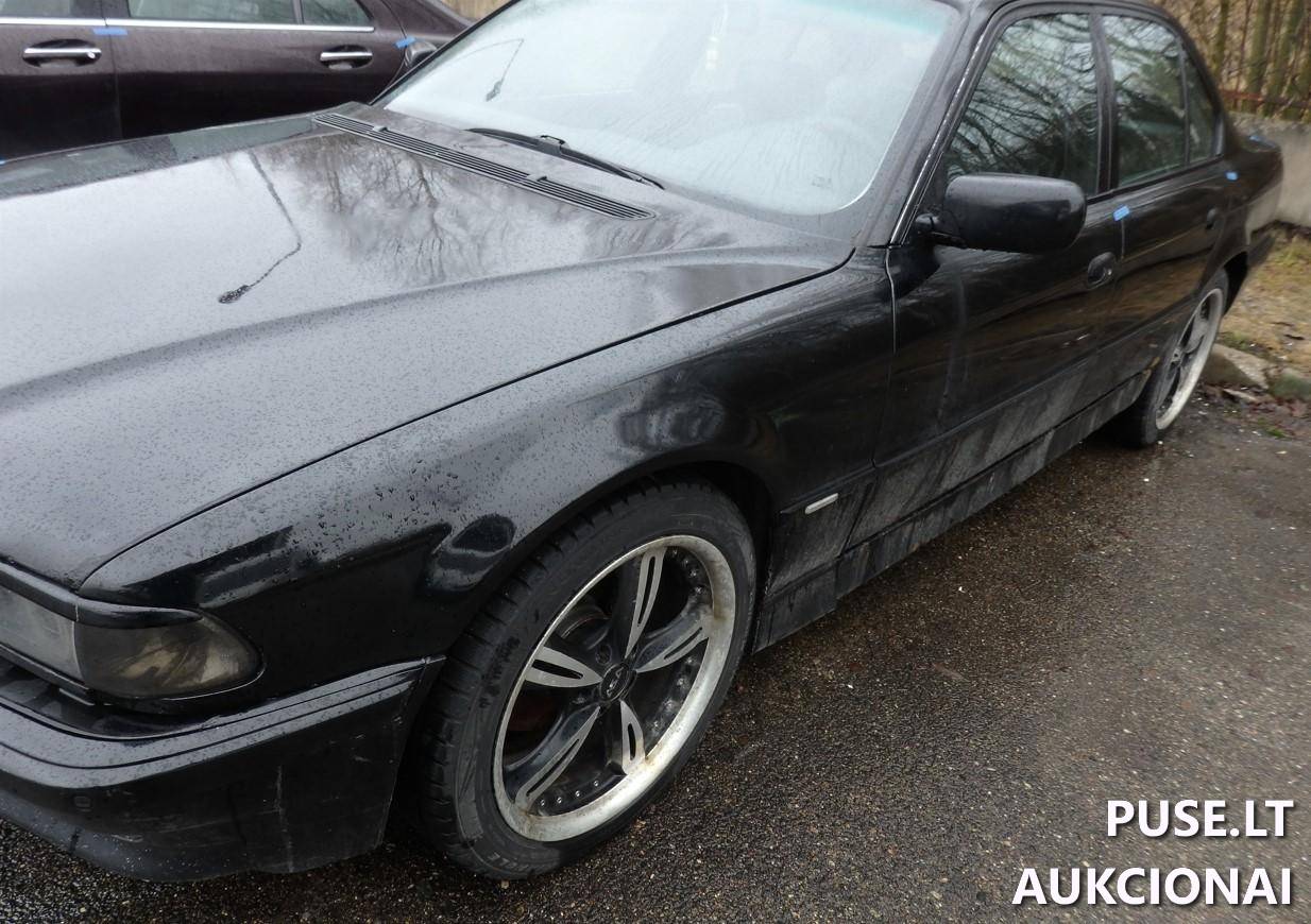 2 automobiliai Neklasifikuota 5