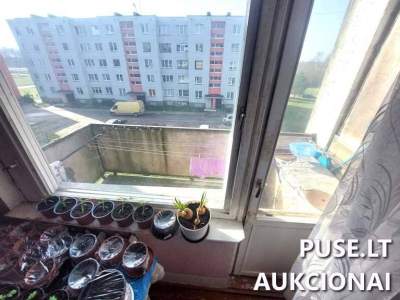 1/2 dalis buto su rūsiu Naujojoje Akmenėje, Ramučių g. 34, pradinė kaina 4500 EUR