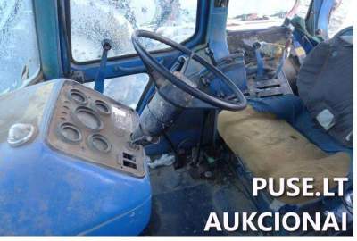 Ratinis traktorius Ford-NH 8210 parduodamas aukcione pradine kaina 2838 EUR