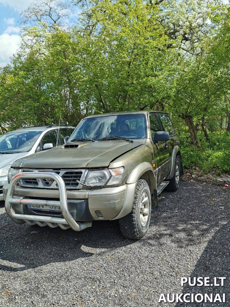 Nissan Patrol Lengvasis automobilis 2