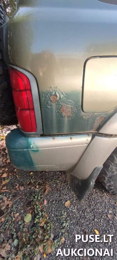 Lengvasis automobilis Nissan Patrol 1999m. su defektais parduodamas aukcione nuo 500 EUR