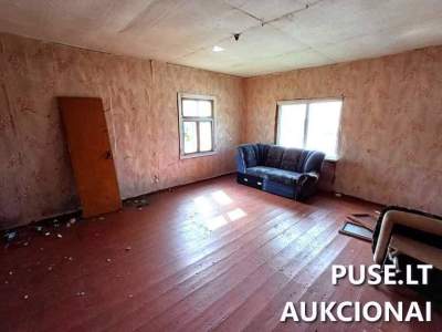 Parduodamas gyvenamasis namas su ūkiniais pastatais Telšių rajone, Leilėnuose, 4129 EUR pradinė kaina
