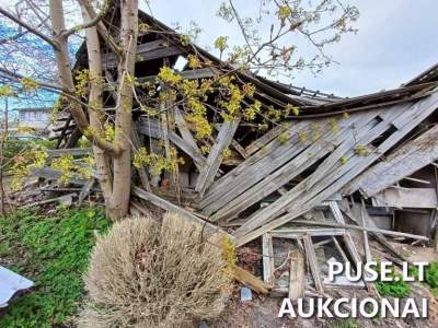 1/2 dalis gyvenamojo namo su ūkiniais pastatais ir žemės sklypu Kretingoje (J. Basanavičiaus g. 143) nuo 4100 EUR