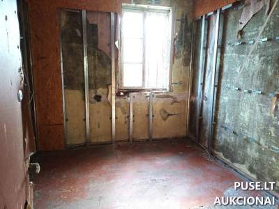 Pastatas-komisariatas Ukmergėje, Kauno g. 40, su sklypu ir garažu - pradinė kaina 90000 EUR