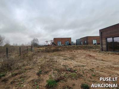 1/2 žemės sklypo dalis Vilniuje, Zubiškių g. 101, su ūkiniais pastatais, pradinė kaina 65920 EUR