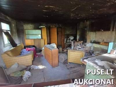 Nekilnojamojo turto pardavimas aukcione: Gyvenamasis namas Rokiškio rajone, Vėbrių k. 4 už 800 EUR