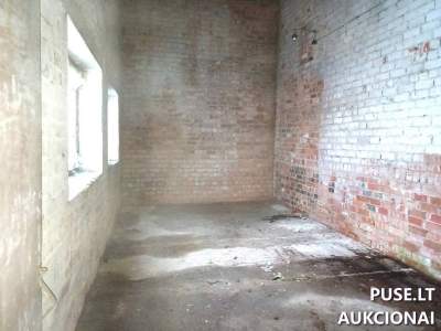 Parduodamas 1533 kv.m sandėlis su 0.38 ha komercinės paskirties sklypo dalimi Vilniuje, Jaunystės g. 14, pradinė kaina 220869 EUR