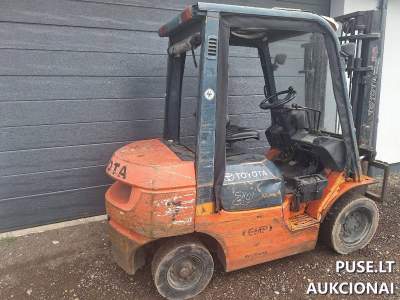 Šakinis krautuvas TOYOTA E7FD20 parduodamas aukcione 1400 EUR