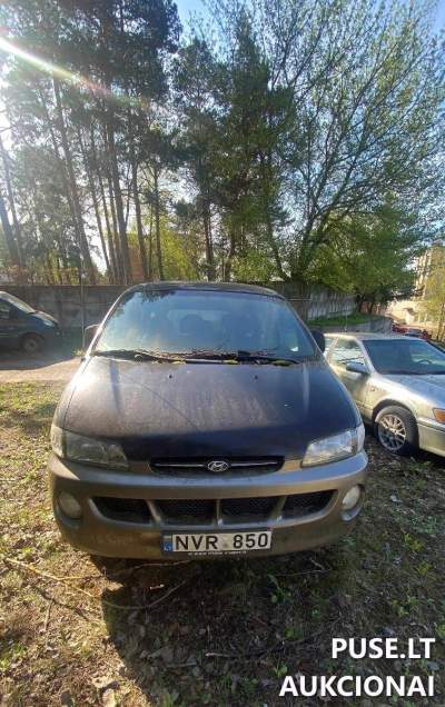 Parduodamas nevažiuojantis automobilis Hyundai H-1 1999 m. Vilniuje už 400 EUR pradinę kainą