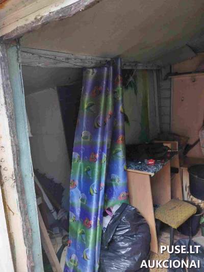 Gyvenamasis namas 24/100 dalis Vilniuje, Dzūkų g. 52, pradinė kaina 18160 EUR