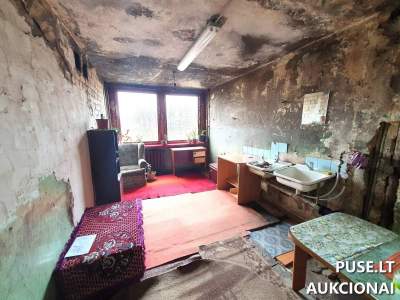 Mažas 17.76 kv.m butas su rūsiu Plungėje, V. Mačernio g. 49, pradinė kaina 3510 EUR