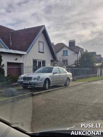 Automobilis Mercedes-Benz E220 2000 m. parduodamas aukcione Klaipėdos apskrityje nuo 930 EUR