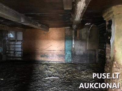 Parduodama 1/2 dalis gyvenamojo namo Molėtų r., Laumikonių k. 15560 EUR pradinė kaina