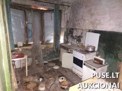 Parduodamas 39.74 kv.m butas Pakruojo rajone, Kauksnujuose, su papildomomis ūkinėmis patalpomis, pradinė kaina 720 EUR