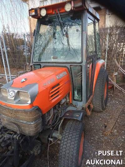 Parduodamas traktorius Kubota STV-32 aukcione Kretingoje, pradinė kaina 800 EUR