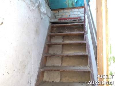 1/8 dalis gyvenamojo namo su ūkiniais pastatais Smilgių k. Sodžiaus g. 8, Marijampolės rajone, parduodama už 1081 EUR