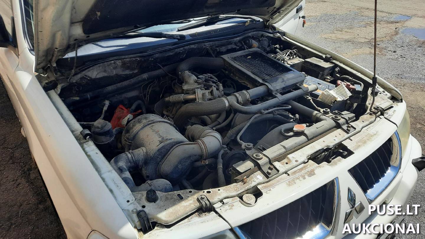 Mitsubishi Pajero Sport Lengvasis automobilis 1