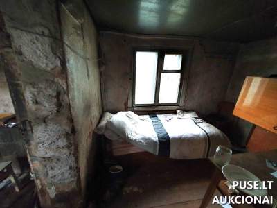 1/2 dalis gyvenamojo namo Mažeikių r. Viekšniuose, Mažeikių 4-asis takas 2, pradinė kaina 216 EUR