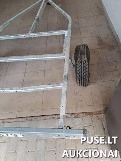 Pirminė priekaba BRENDERUP 2015 aukcione nuo 100 EUR su defektais