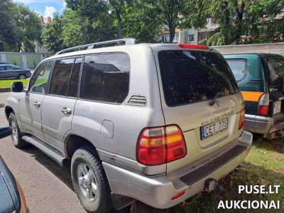 Lengvasis automobilis Toyota Land Cruiser aukcione Klaipėdoje su pradine kaina 5000 EUR
